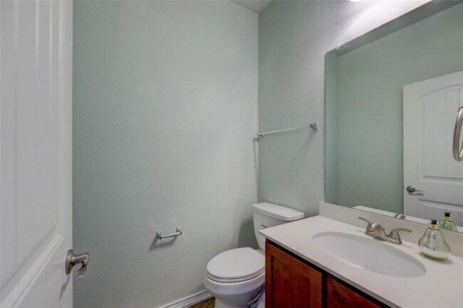 Building Photo - 455 Gina Dr