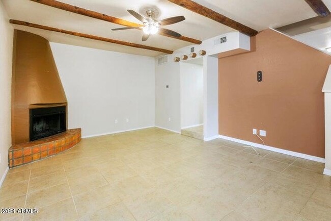 Building Photo - 1446 E Grovers Ave