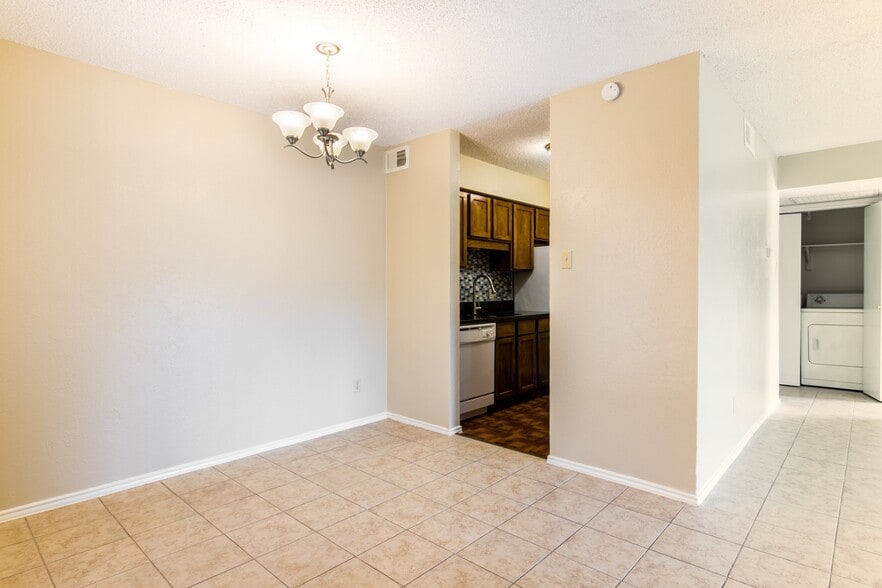 Building Photo - 8109 Skillman St