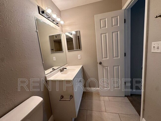 Building Photo - 5600 Devonbriar Way