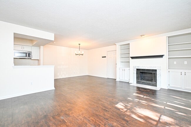 Building Photo - 3021 Stratford Ct