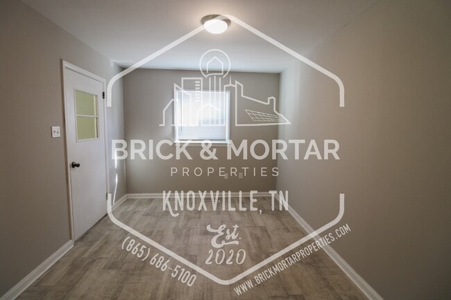 Building Photo - 1407 Charles Dr NE