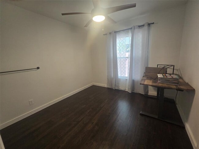 Building Photo - 1608 Sweetbriar Ave