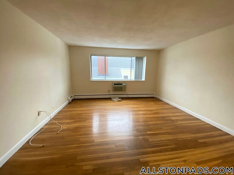 Building Photo - 84 Gardner St