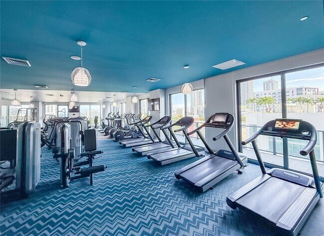 Building Photo - 121 NE 34th St