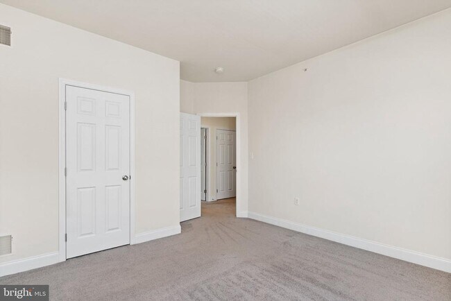 Building Photo - 1332 Saxton Wy