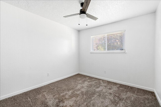 Building Photo - 2944 Calle Del Sol Way