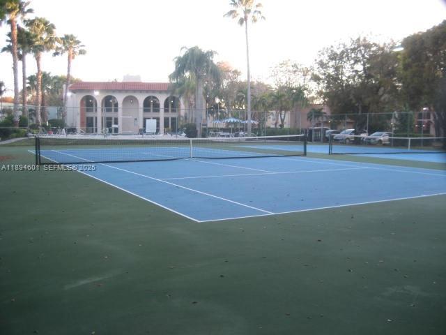 Building Photo - 10824 N Kendall Dr