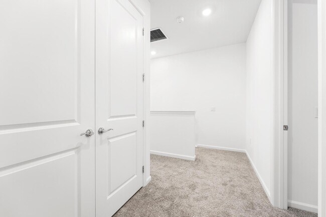 Building Photo - 4333 Efendi Dr