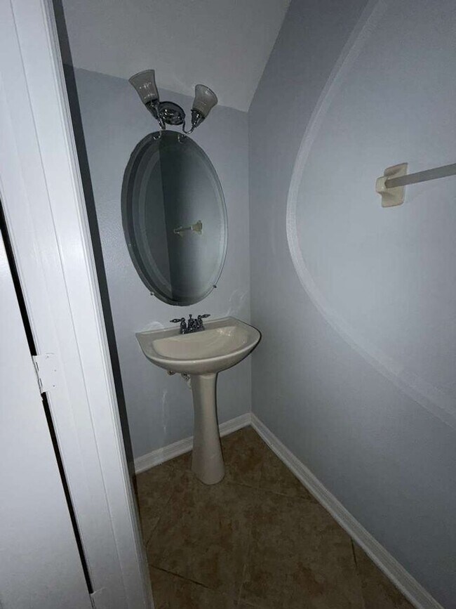 Building Photo - Beautiful 2BR/2.5BA Condo with Resort-Style Amenities