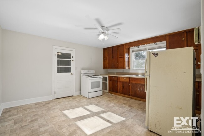 Building Photo - 3 Bedroom/1 Bathroom Brick Ranch For Rent