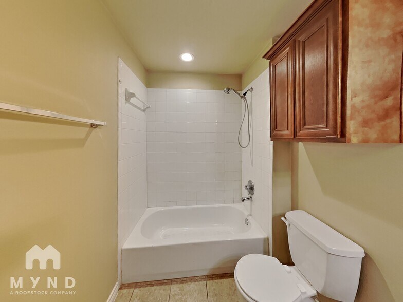 Building Photo - 902 Parkplace Rdg