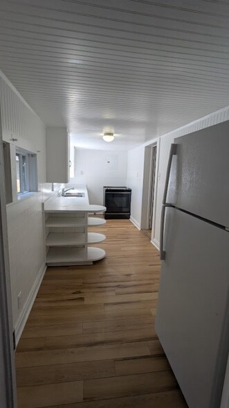 Building Photo - 112 E Orange Ave