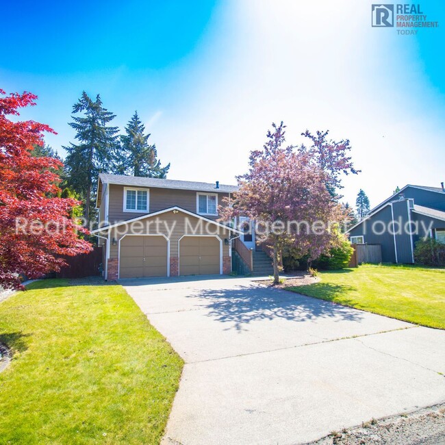 Primary Photo - Charming 5 Bedroom + 2 Car Garage!