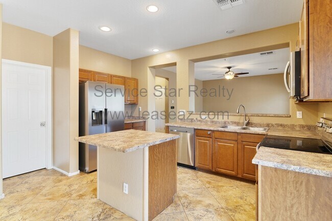 Building Photo - 978 E Corral St