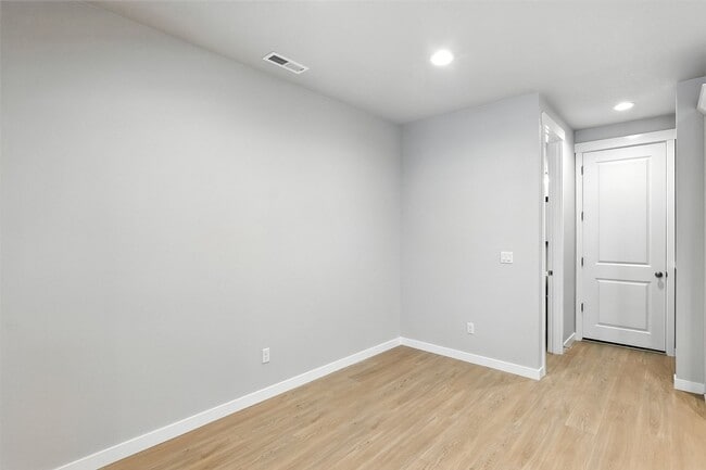 Building Photo - Brand New Townhome in Pleasant Valley Vill...
