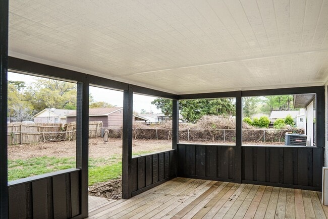 Building Photo - 3BR Home in Shell Point – Sunroom | Garage | Prime Location