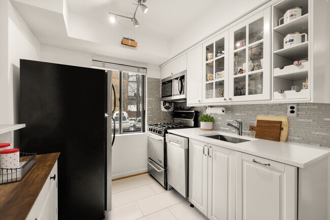 Building Photo - 1031 Michigan Ave NE