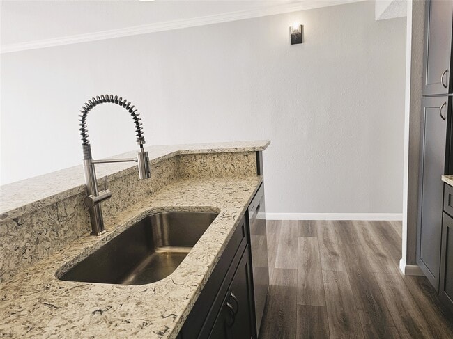 Building Photo - 5220 Seawall Blvd