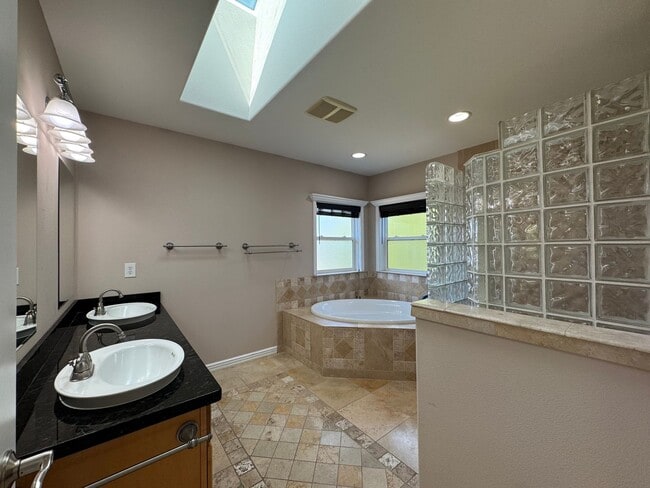 Building Photo - 4467 Castlerock Dr