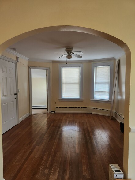 2/2 LIVING RM - 85 Manhattan Ave