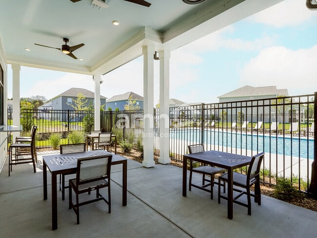 Building Photo - 5228 Valor Dr