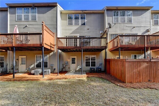 Building Photo - 2026 Merrimont Way