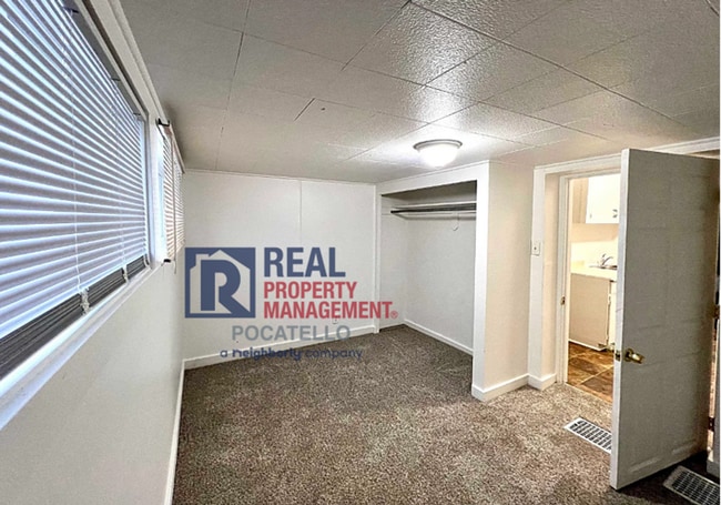 Building Photo - 3 bed 1 bath house - Near ISU