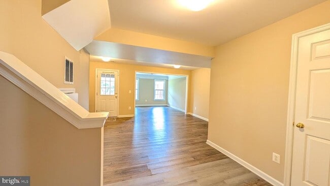 Building Photo - 211 Shirley Square SE