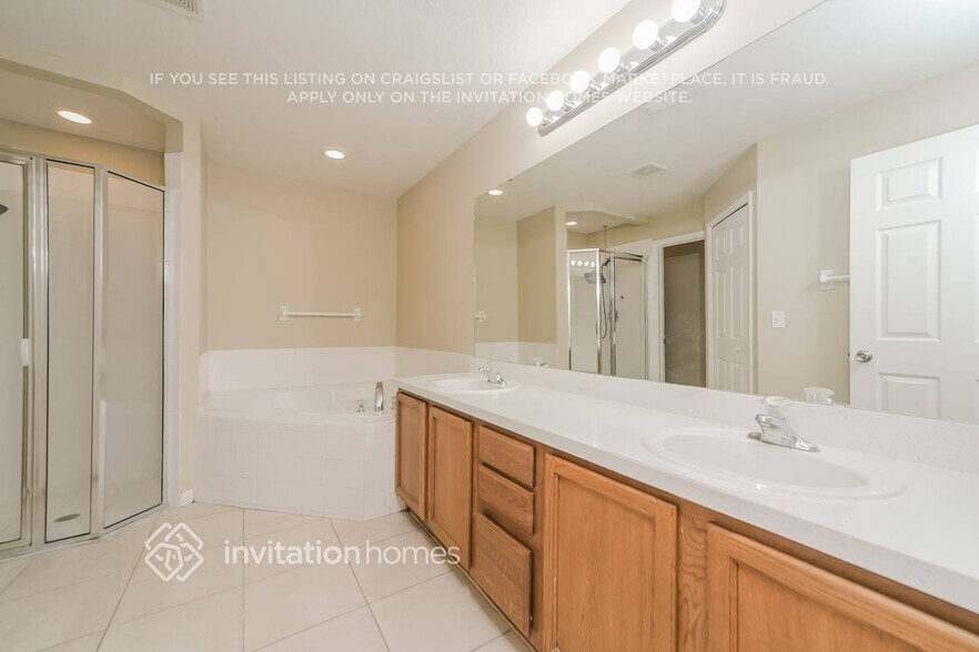 Building Photo - 727 Versailles Ln