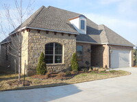 Building Photo - Two Bedroom, Two Bathroom w Study Home  in...