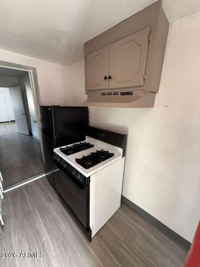 Building Photo - 396 E Ave