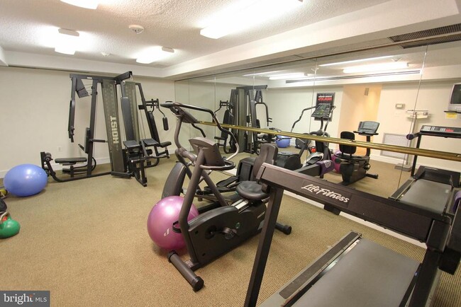 Building Photo - 1730 Arlington Blvd