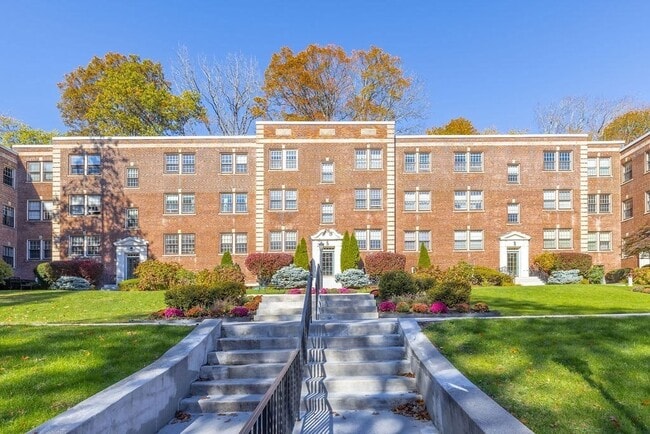 Building Photo - 1490 Beacon St