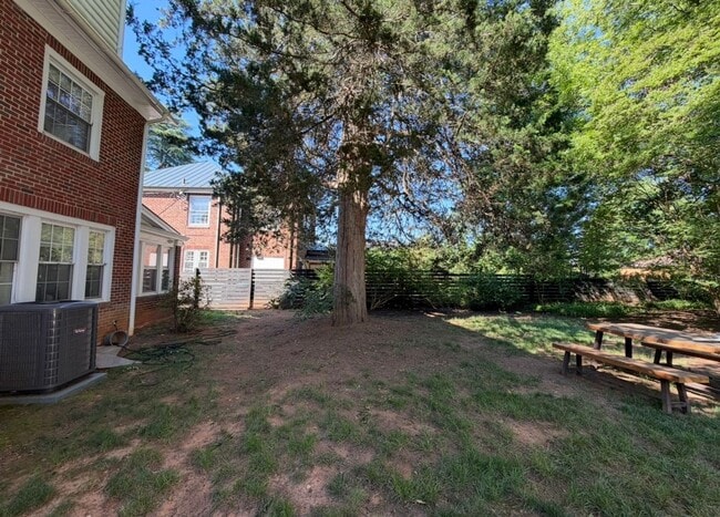 Building Photo - 675 Evergreen Ave