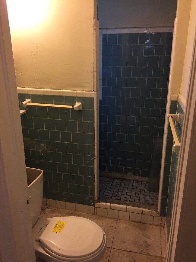 Building Photo - Large 3-2 with a carport