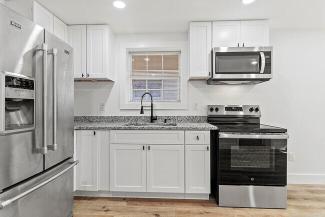 Building Photo - 3169 Westover Dr