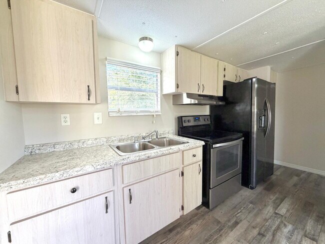 Building Photo - Move-In Ready 2-Bedroom 2 Bath home on One Acre!