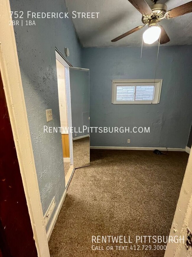 Building Photo - 2 Bedroom Home in McKees Rocks