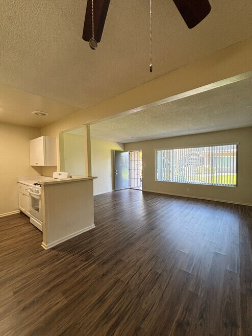 Building Photo - 909 S Citron St