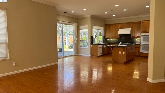 Building Photo - 118 Deer Meadow Terrace