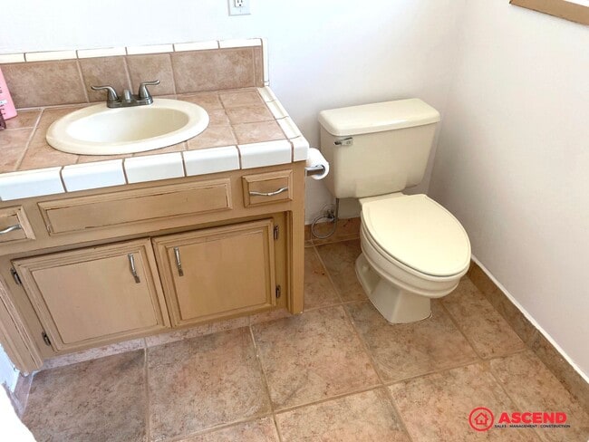 Building Photo - Immaculate Home Near China Grade Loop!