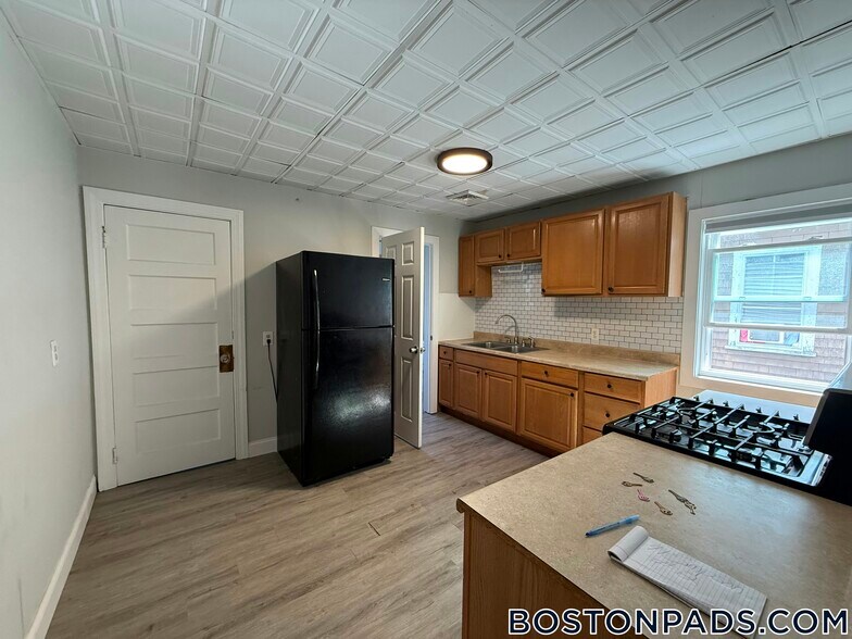 Building Photo - 41 Simpson Ave