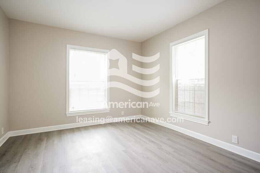 Building Photo - 1136 E Bowman St