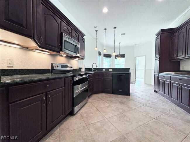 Building Photo - 14791 Royal Oak Ct