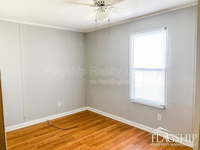 Building Photo - 126 Radford Dr