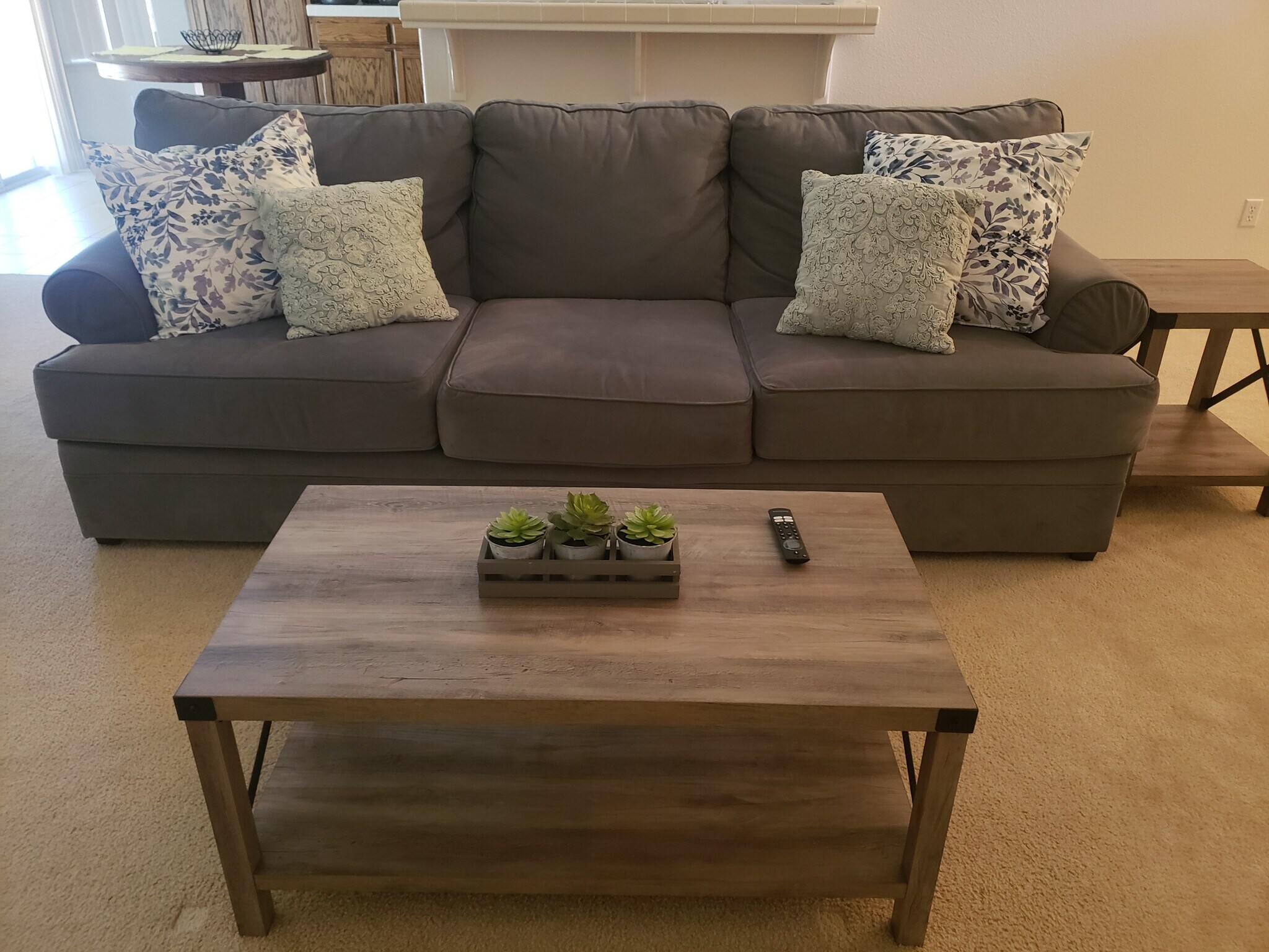 Living room - 7275 N Recreation Ave