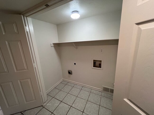Building Photo - 6700 Forestview Dr