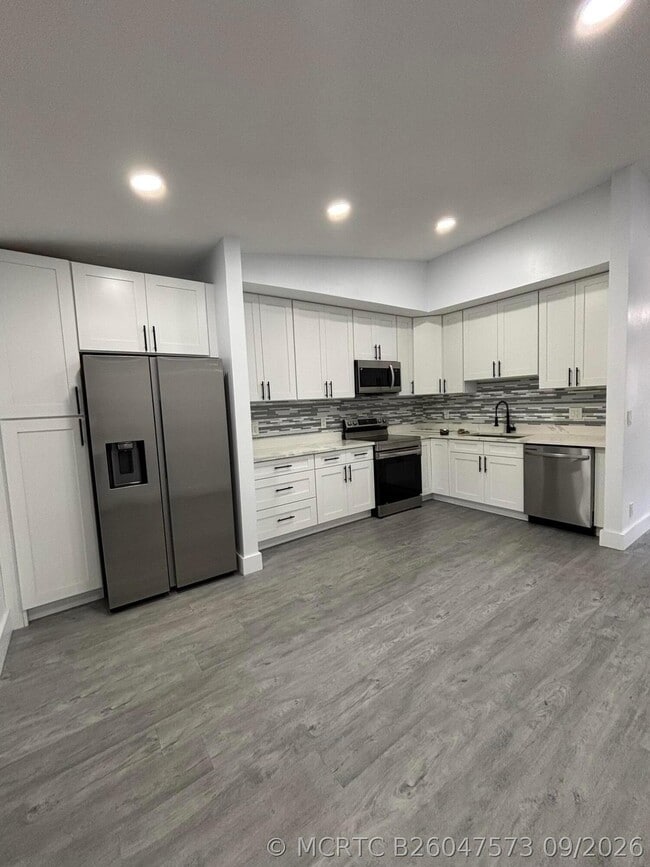 Building Photo - 6132 Fairfield Cir