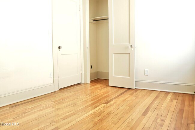 Building Photo - 628 N Pearl St